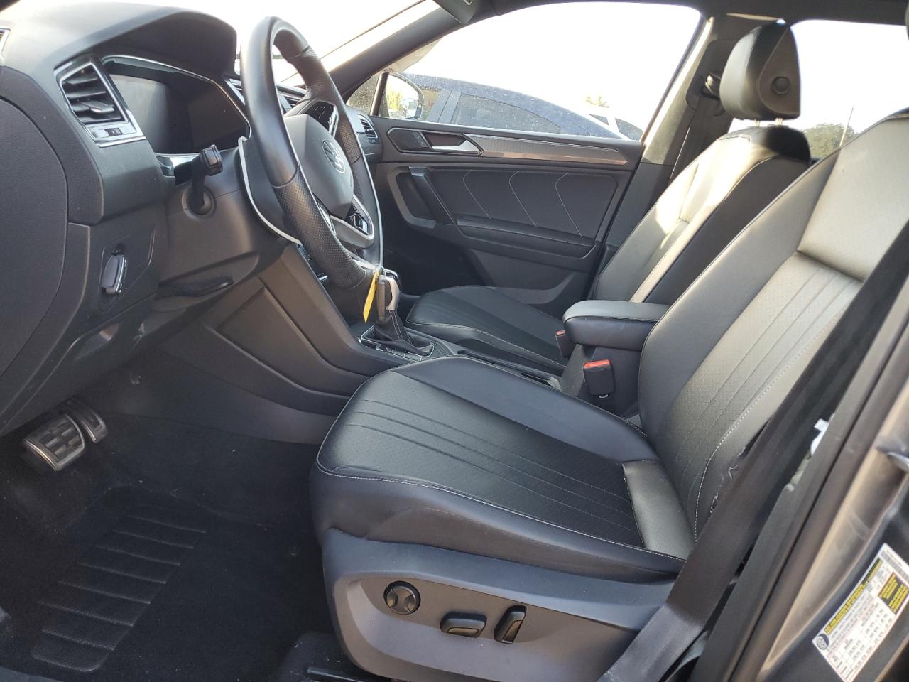 VOLKSWAGEN TIGUAN SE R-LINE BLACK