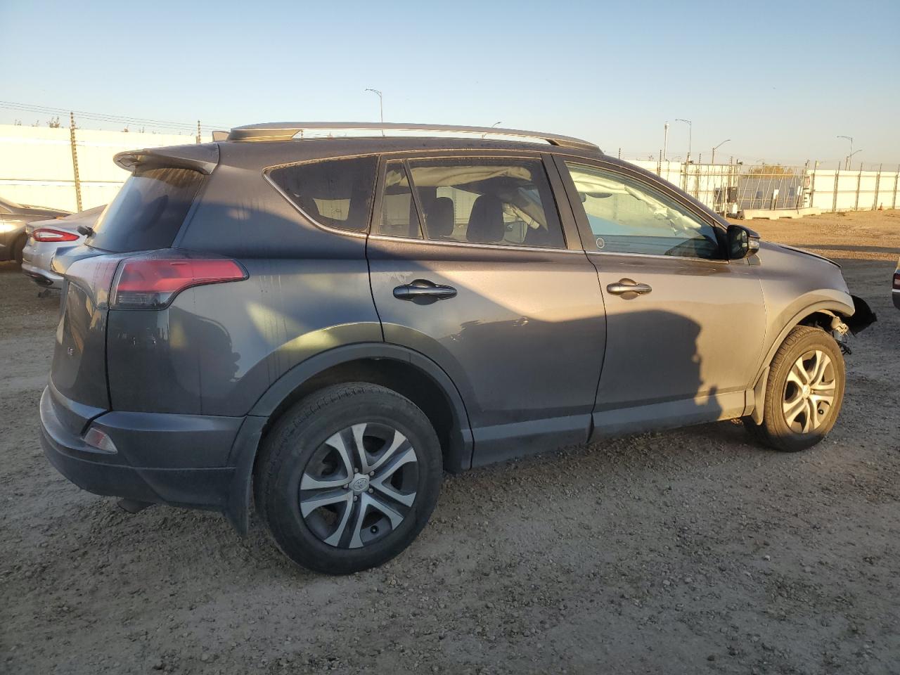 TOYOTA RAV4 LE