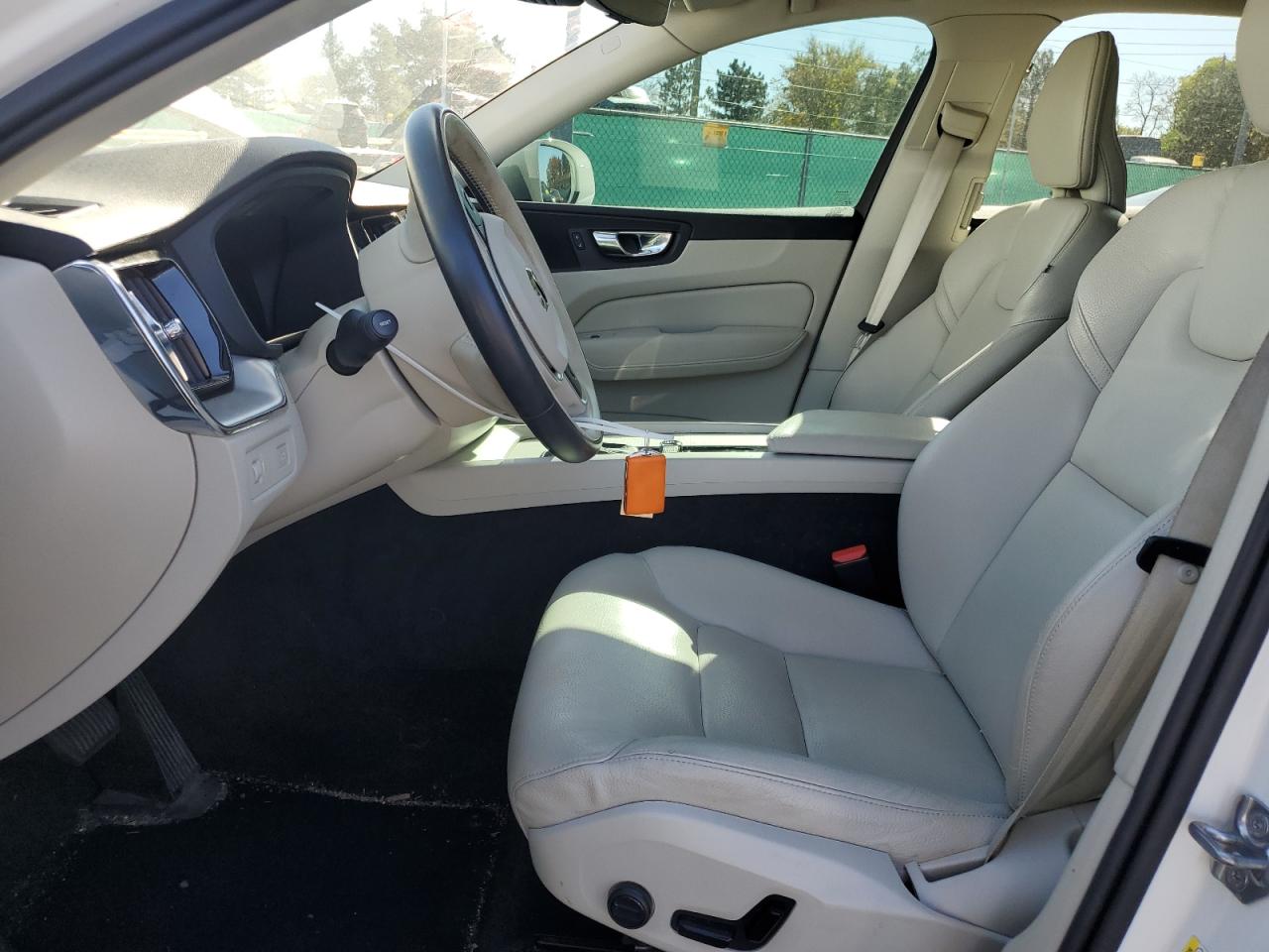 VOLVO XC60 T5 MOMENTUM