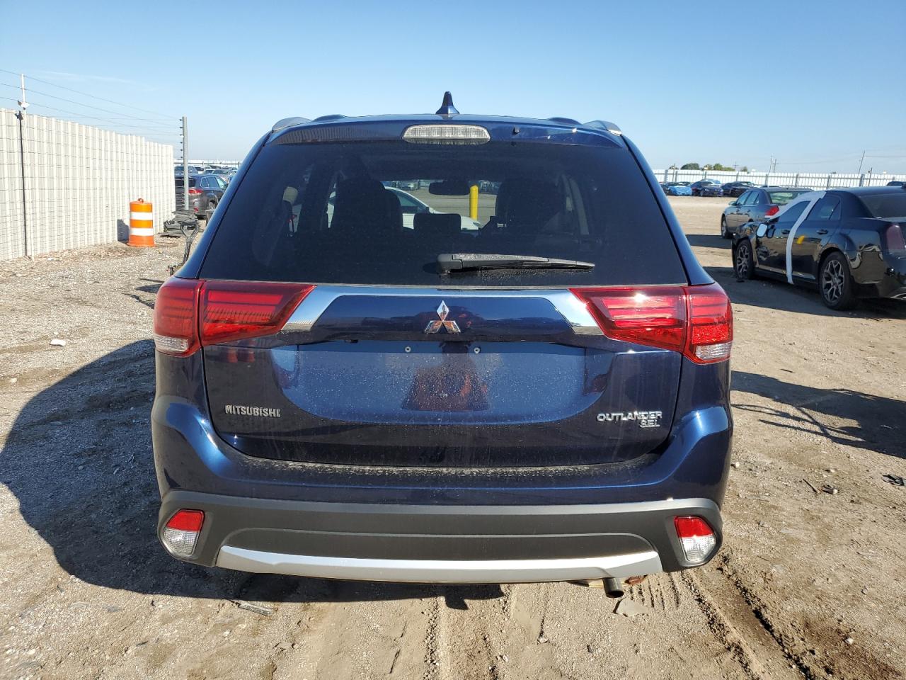 MITSUBISHI OUTLANDER SE