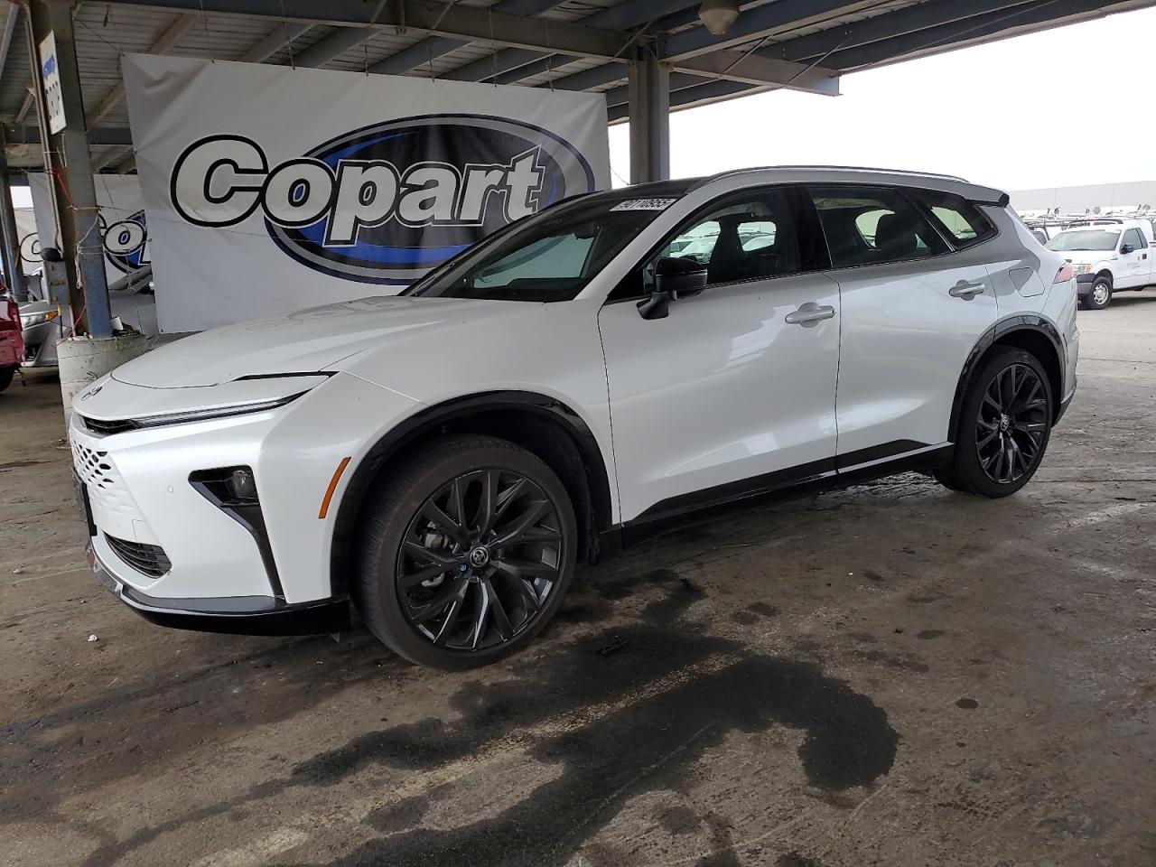 Lot #3304021630 2025 TOYOTA CROWN SIGN