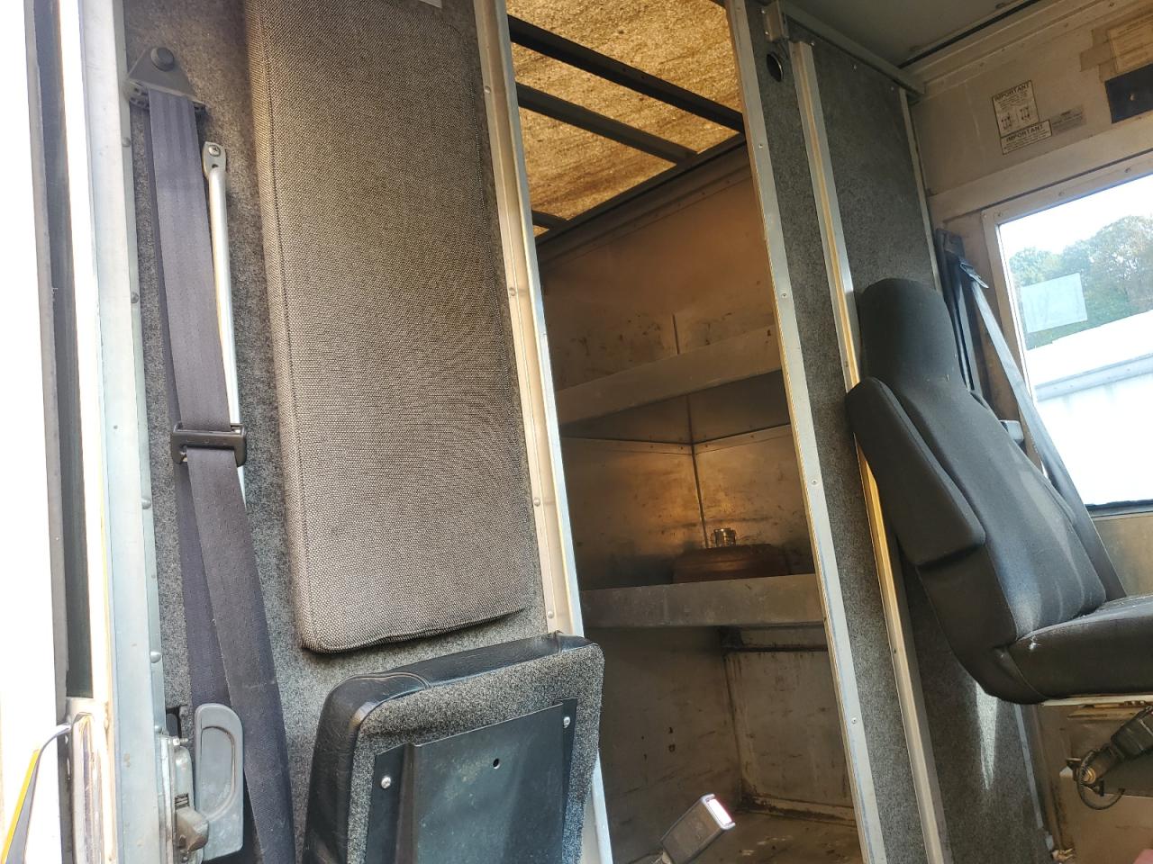 Lot #3309281616 2000 FREIGHTLINER CHASSIS M