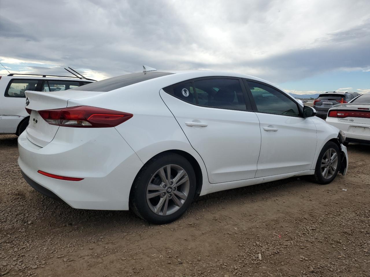 HYUNDAI ELANTRA SE