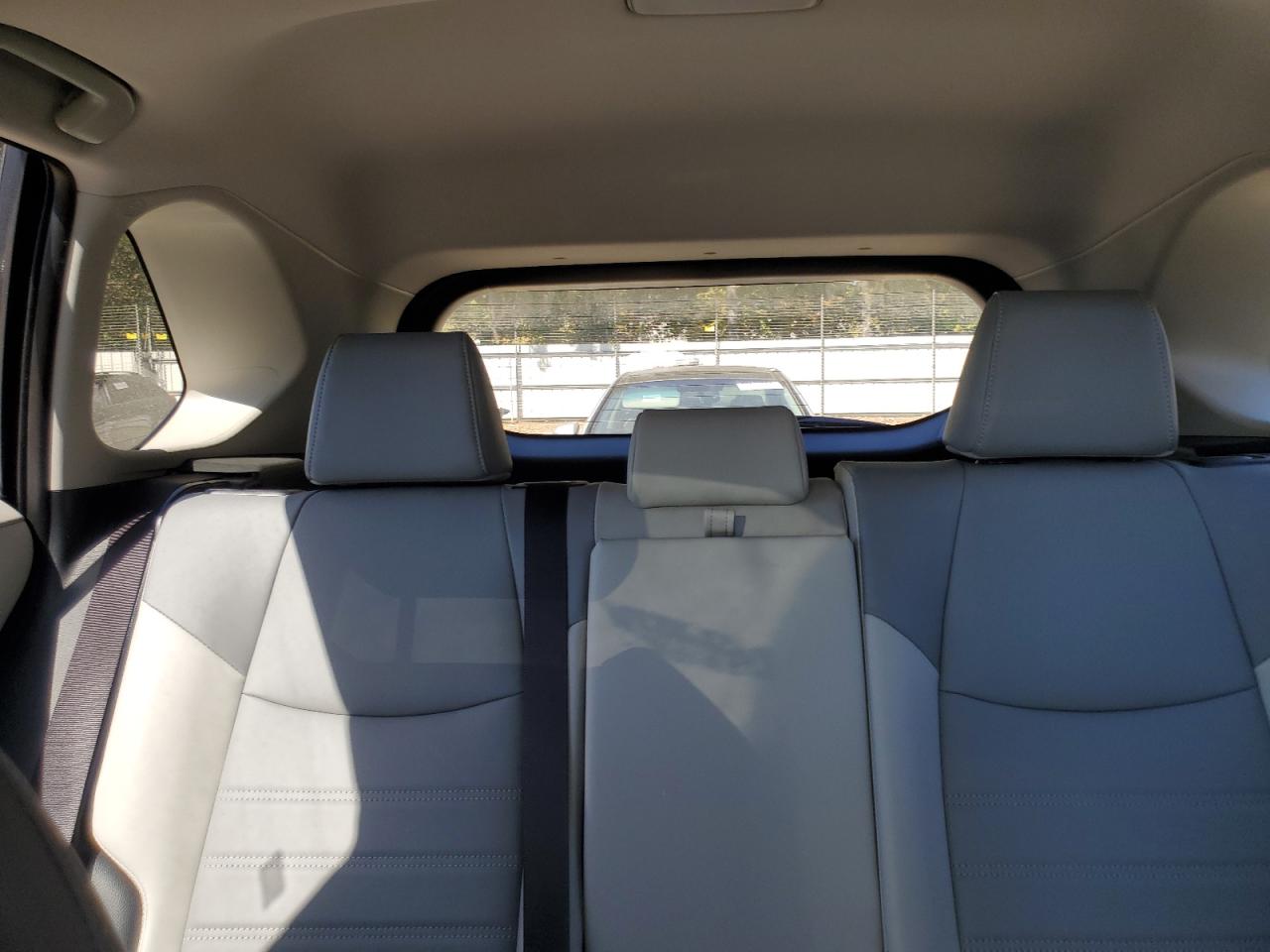 TOYOTA RAV4 XLE PREMIUM