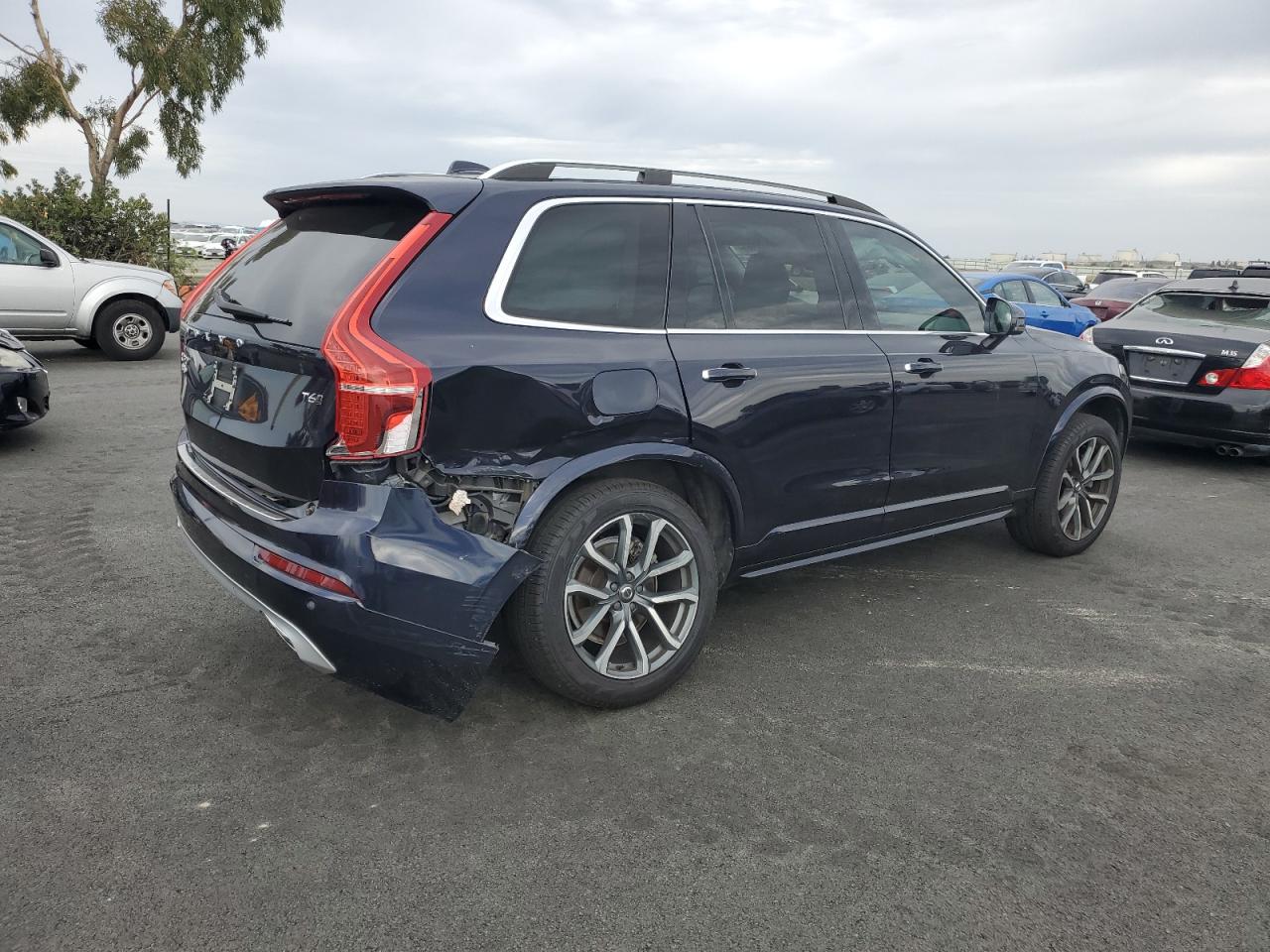 VOLVO XC90 T6 MOMENTUM