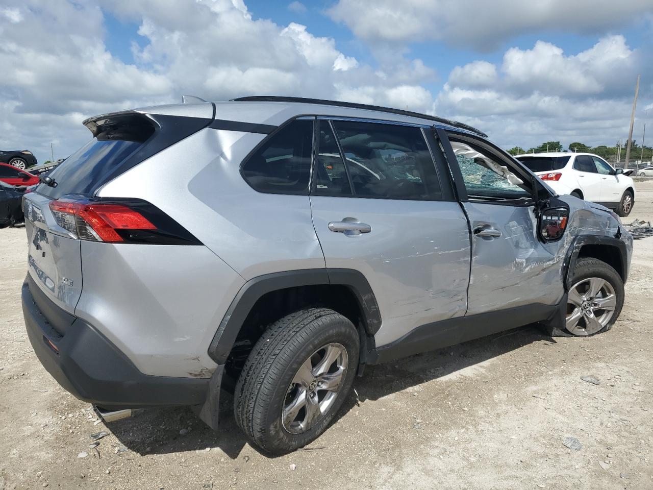 TOYOTA RAV4 XLE