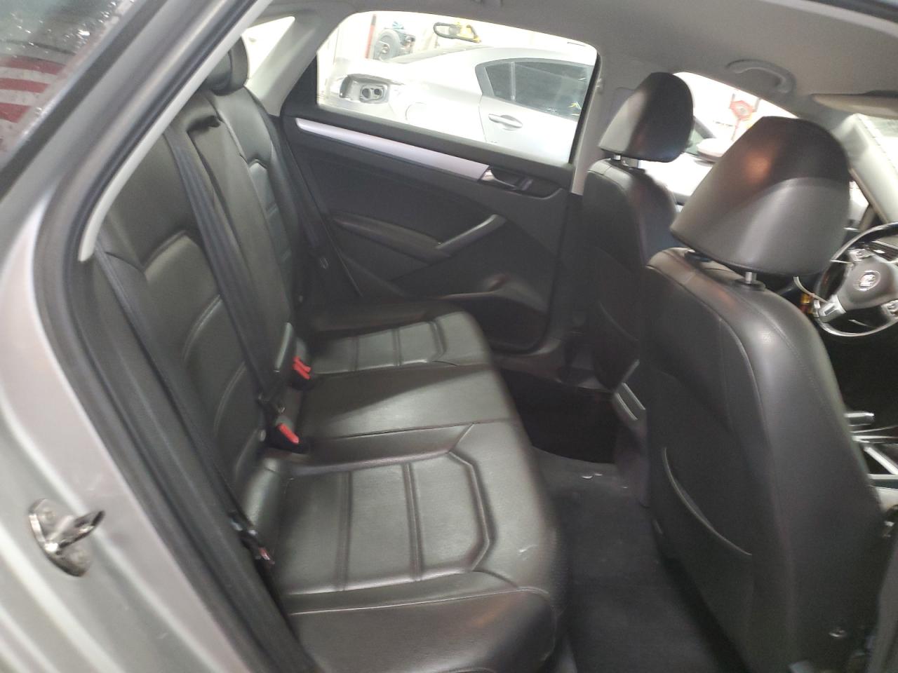 VOLKSWAGEN PASSAT SE