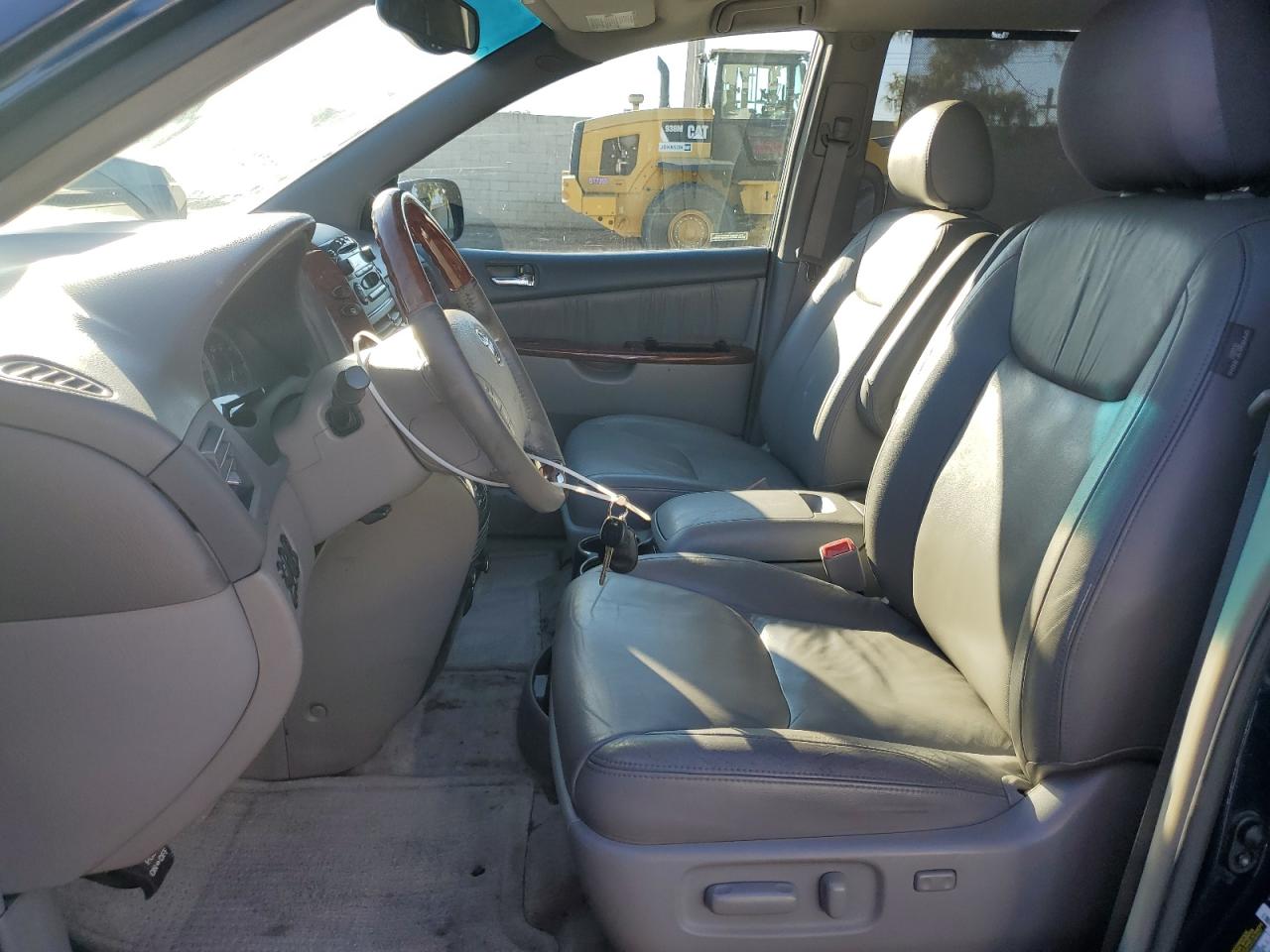 Lot #3302849886 2005 TOYOTA SIENNA XLE