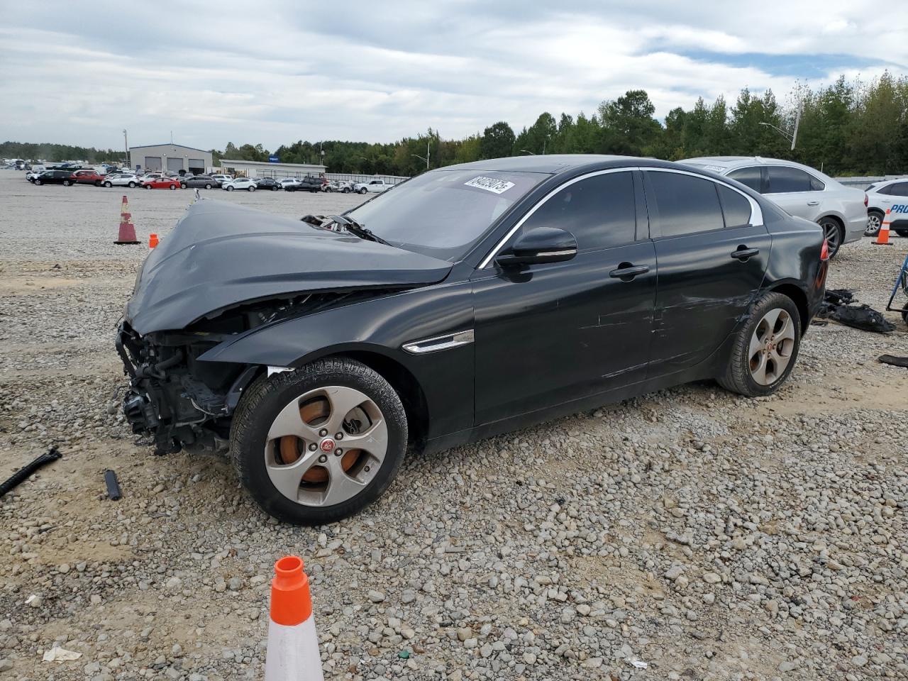 Lot #3297047505 2018 JAGUAR XE