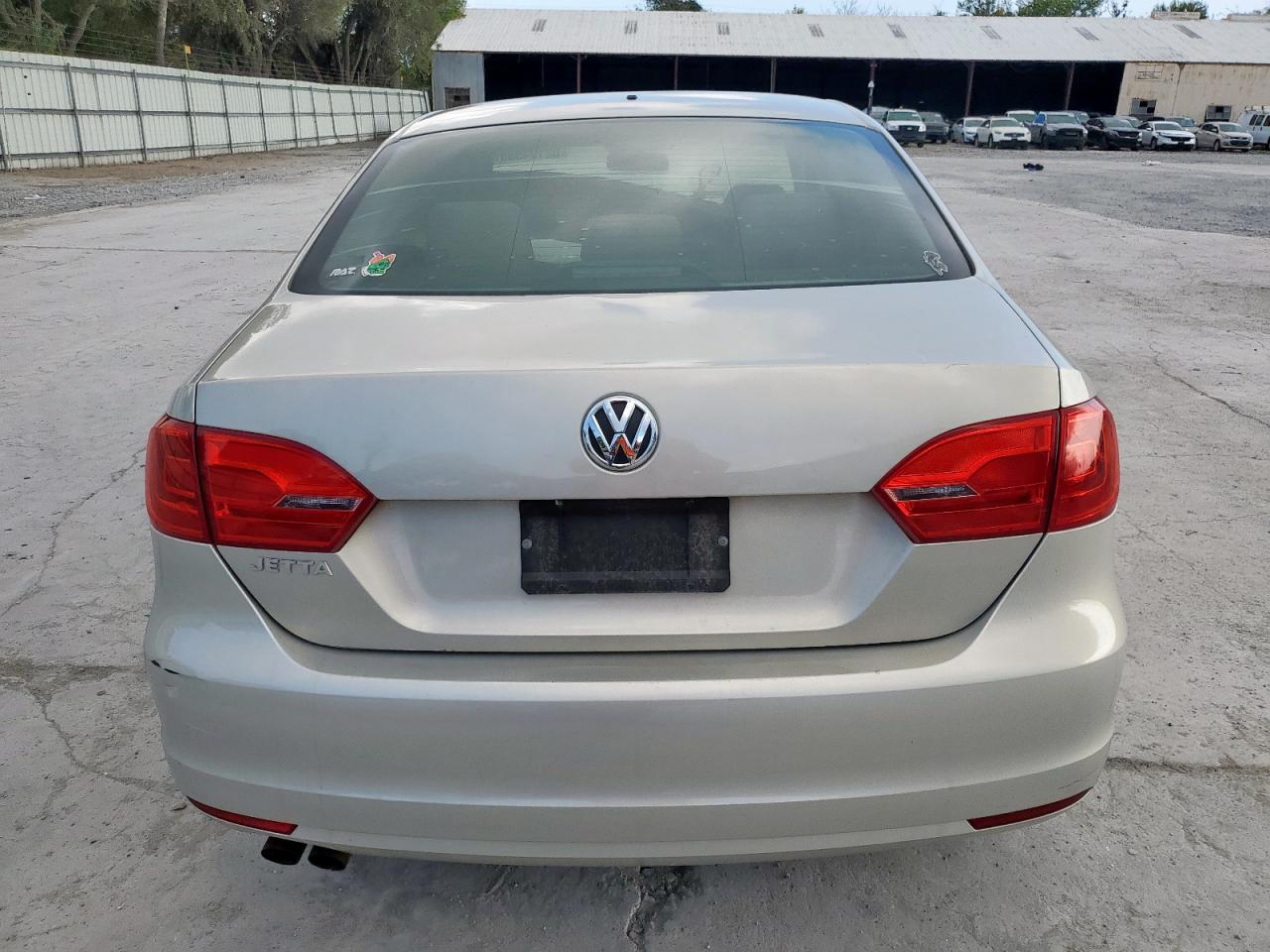 VOLKSWAGEN JETTA BASE