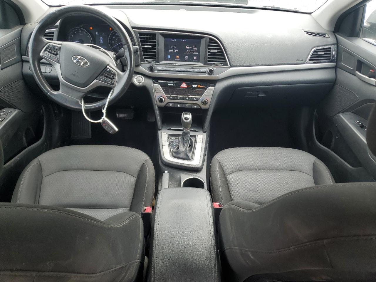 HYUNDAI ELANTRA SE