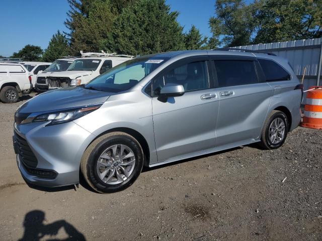 TOYOTA SIENNA LE