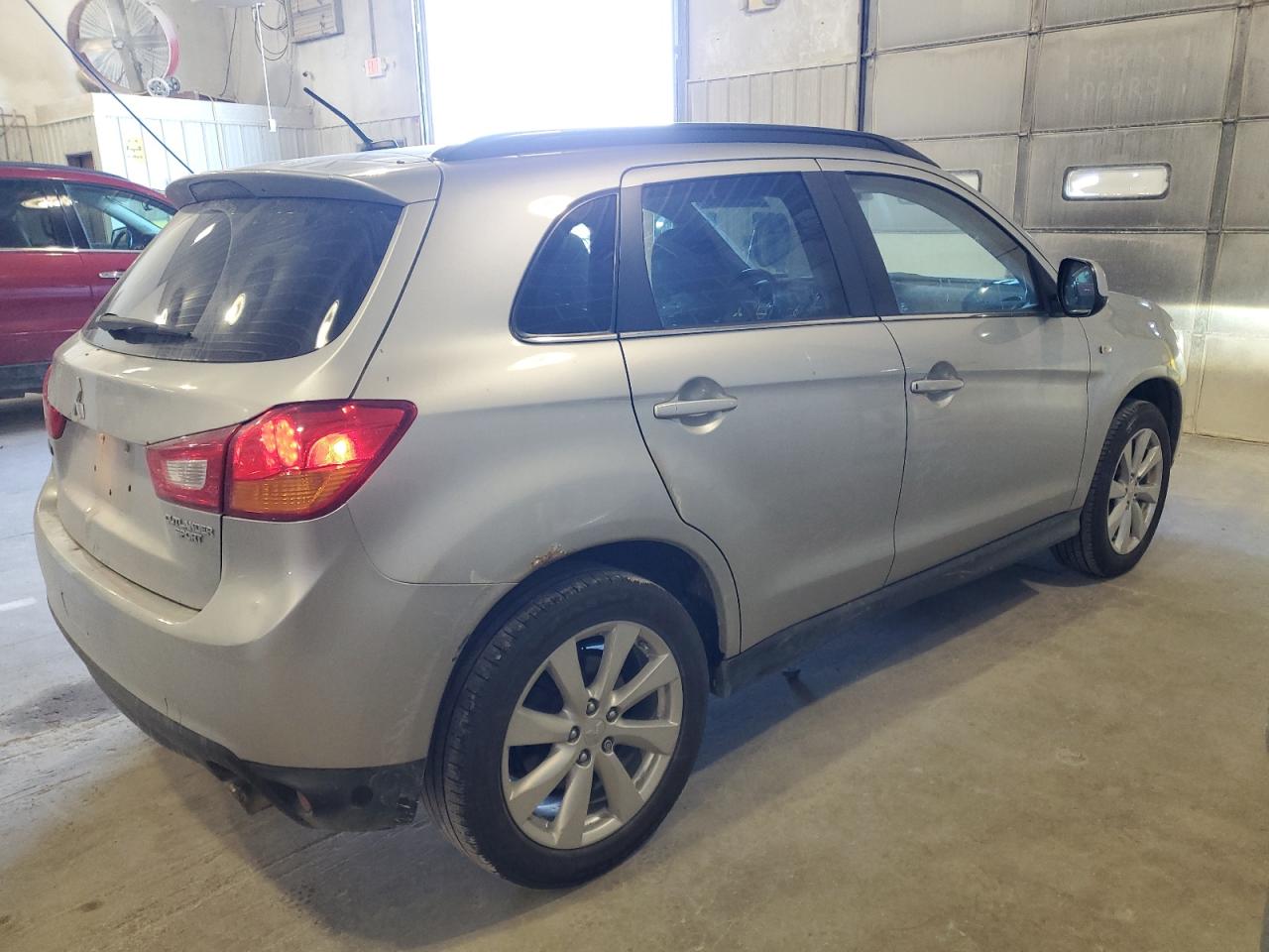 MITSUBISHI OUTLANDER SE