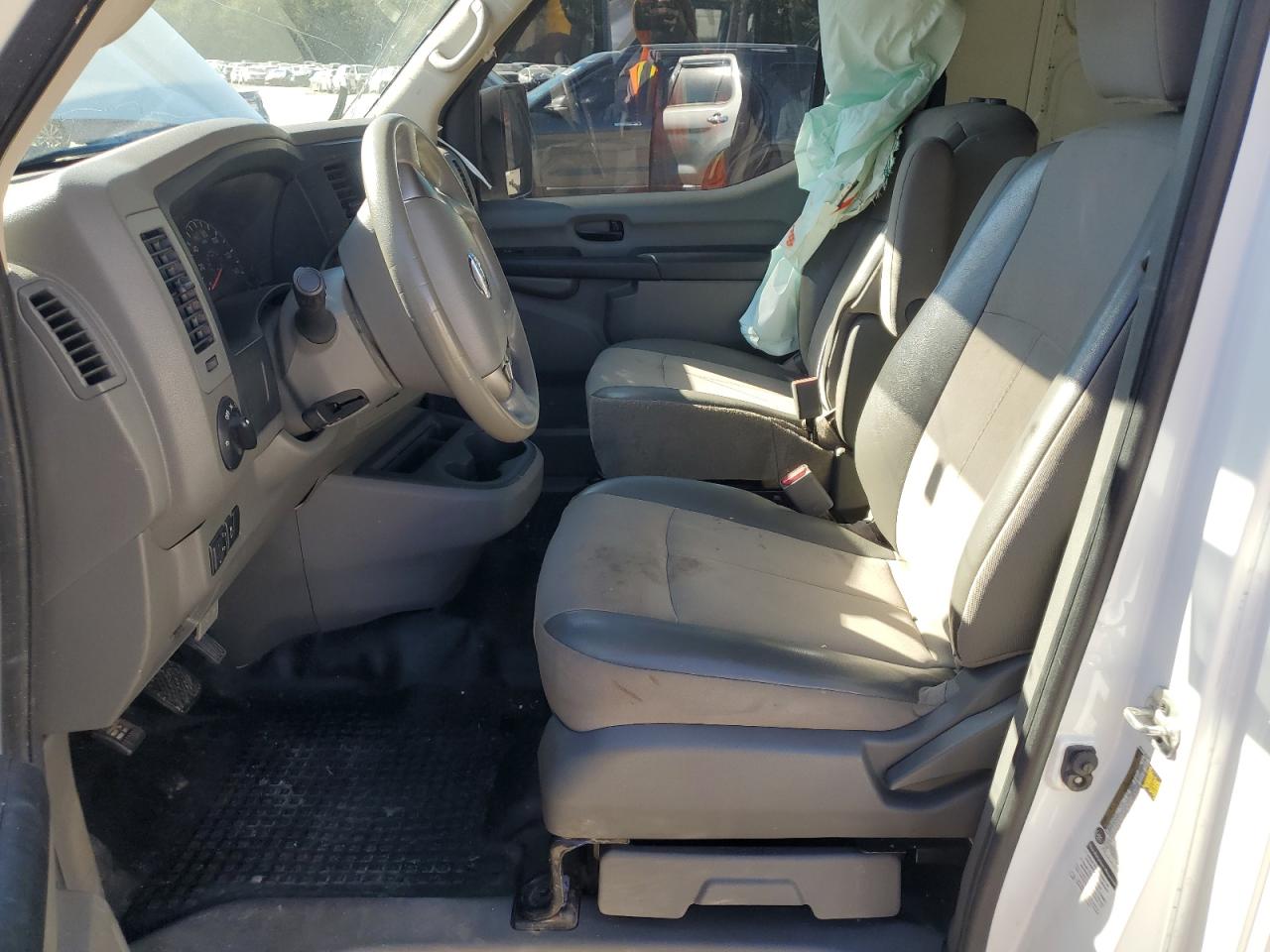 NISSAN NV2500 2500 S