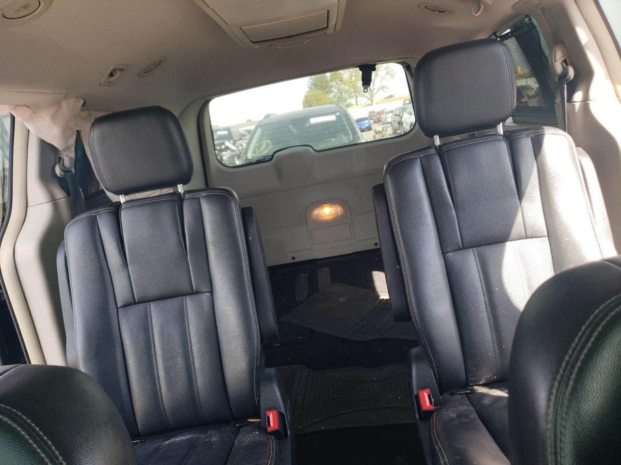 CHRYSLER TOWN & COUNTRY TOURING L