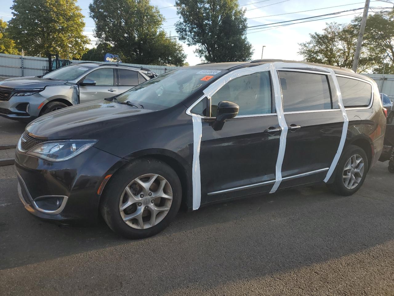  Salvage Chrysler Pacifica