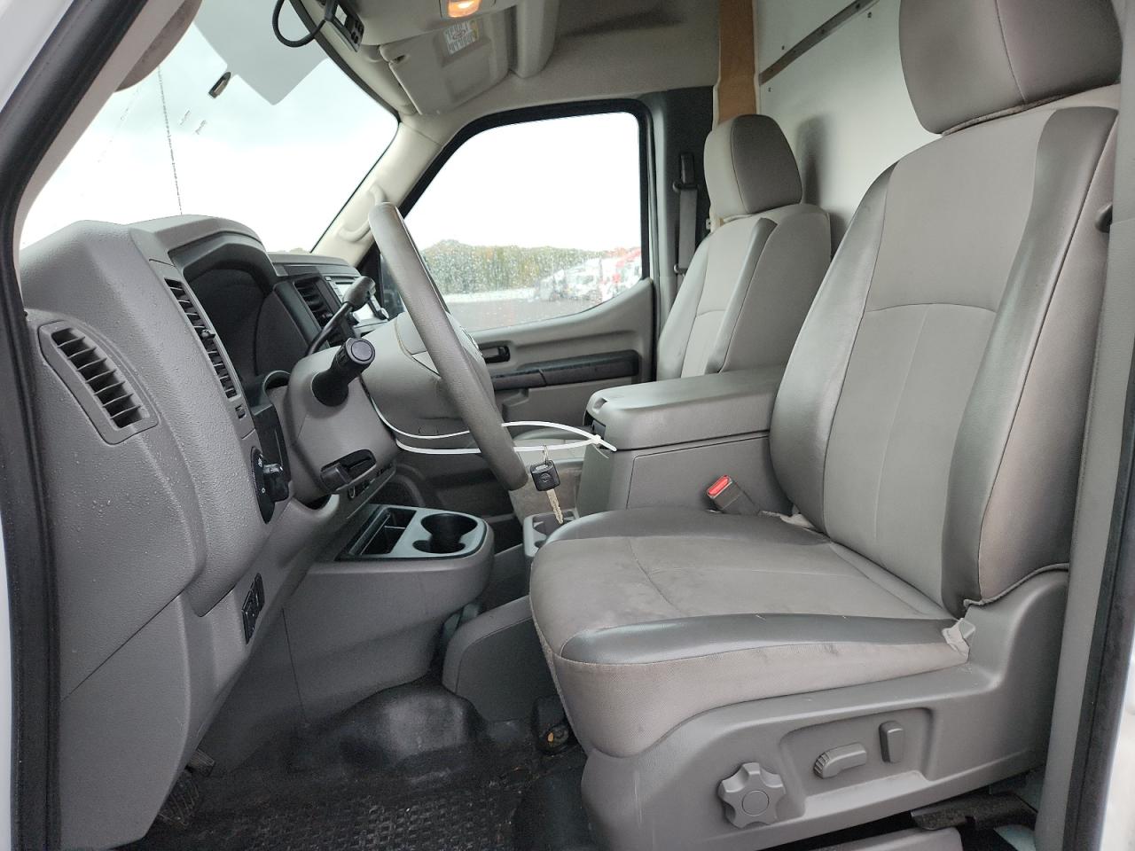 NISSAN NV 2500 S