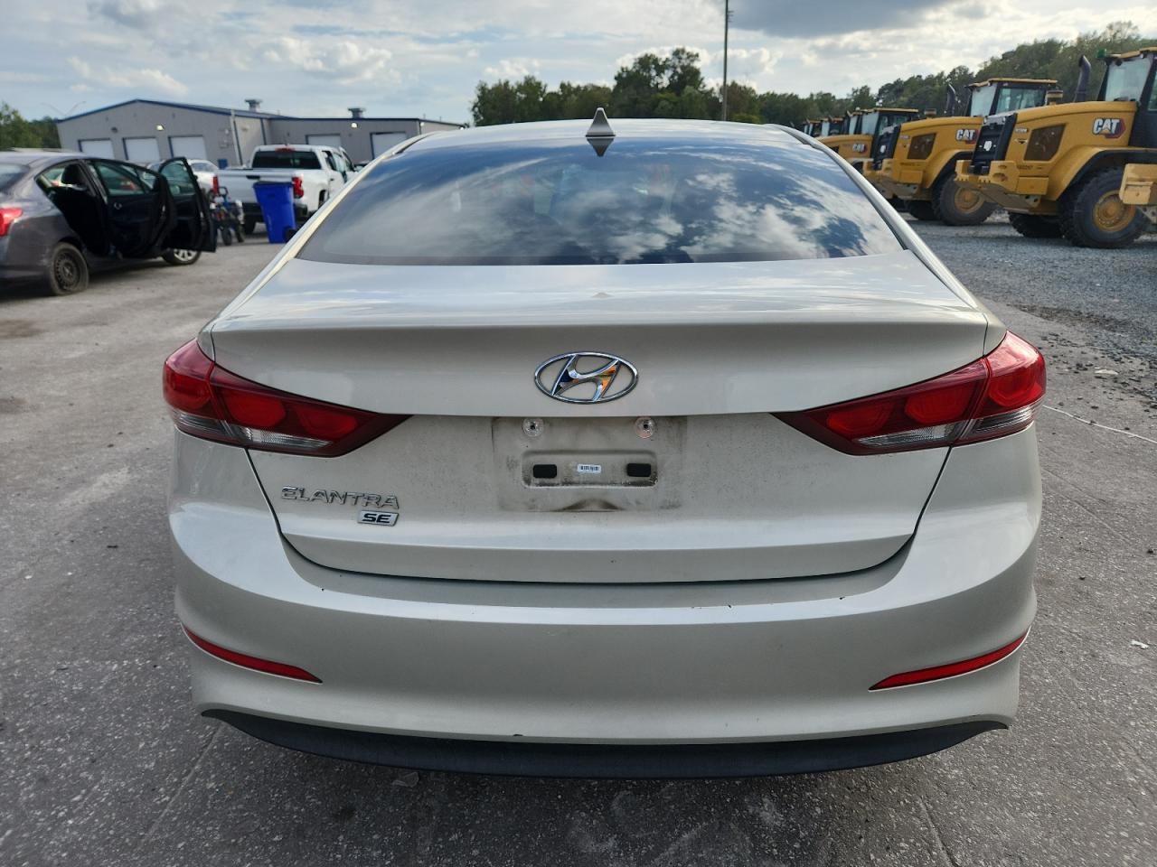 HYUNDAI ELANTRA SE
