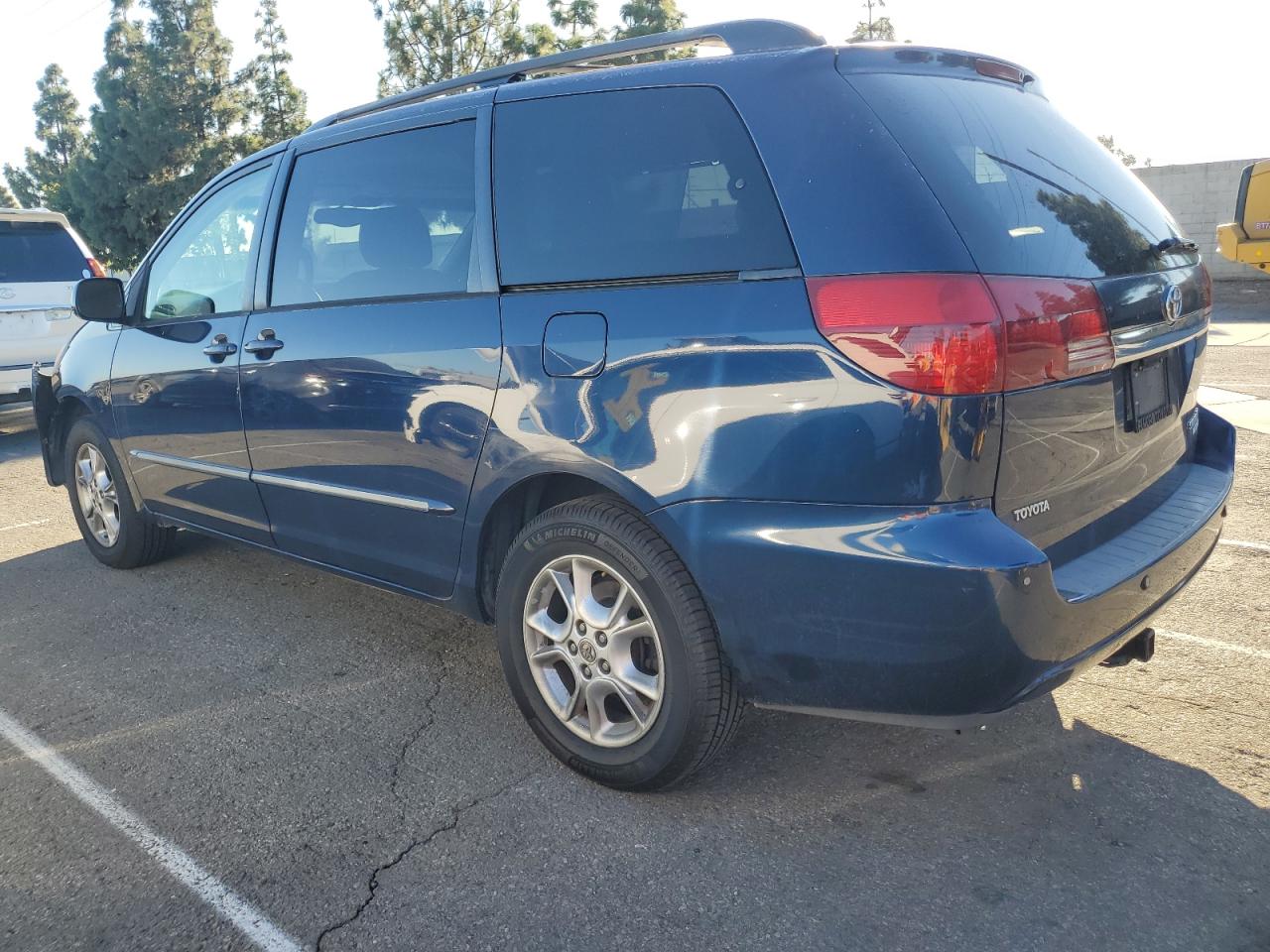 Lot #3302849886 2005 TOYOTA SIENNA XLE