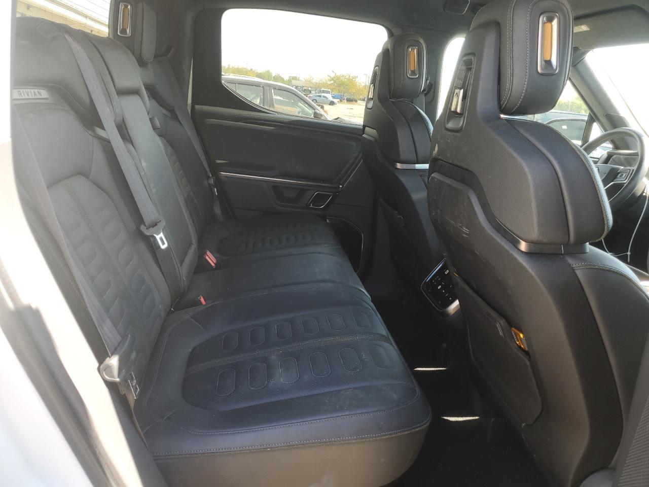 RIVIAN R1T LAUNCH EDITION