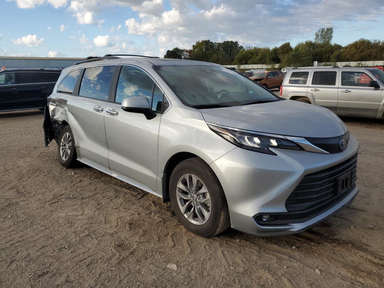 TOYOTA SIENNA XLE