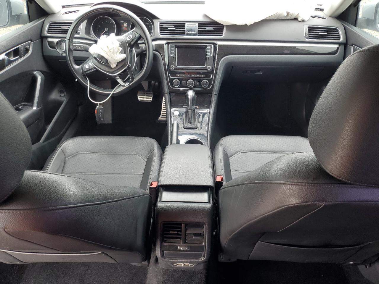 VOLKSWAGEN PASSAT SE R-LINE