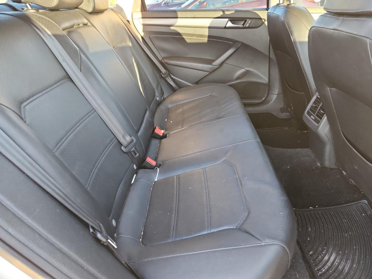 VOLKSWAGEN PASSAT SE