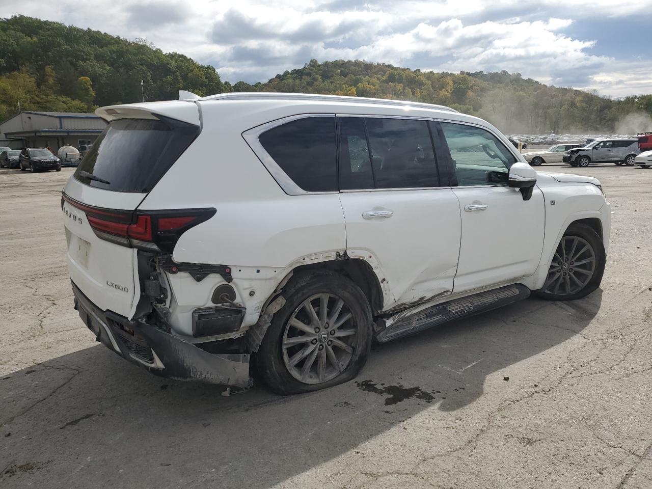 LEXUS LX 600 BASE