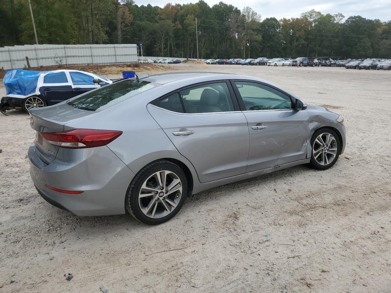 HYUNDAI ELANTRA SE