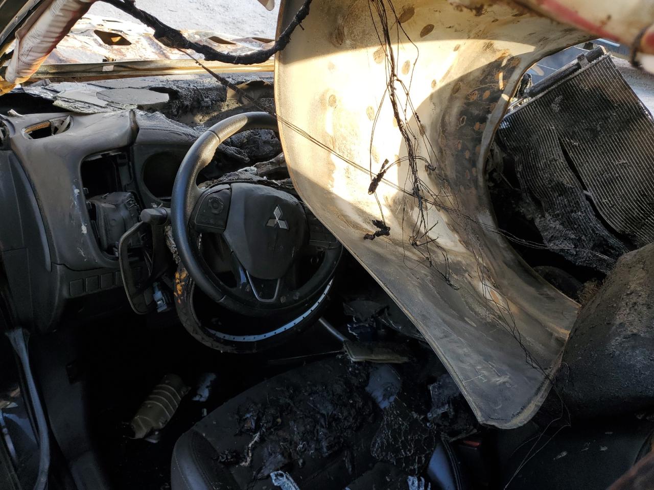 MITSUBISHI OUTLANDER SE