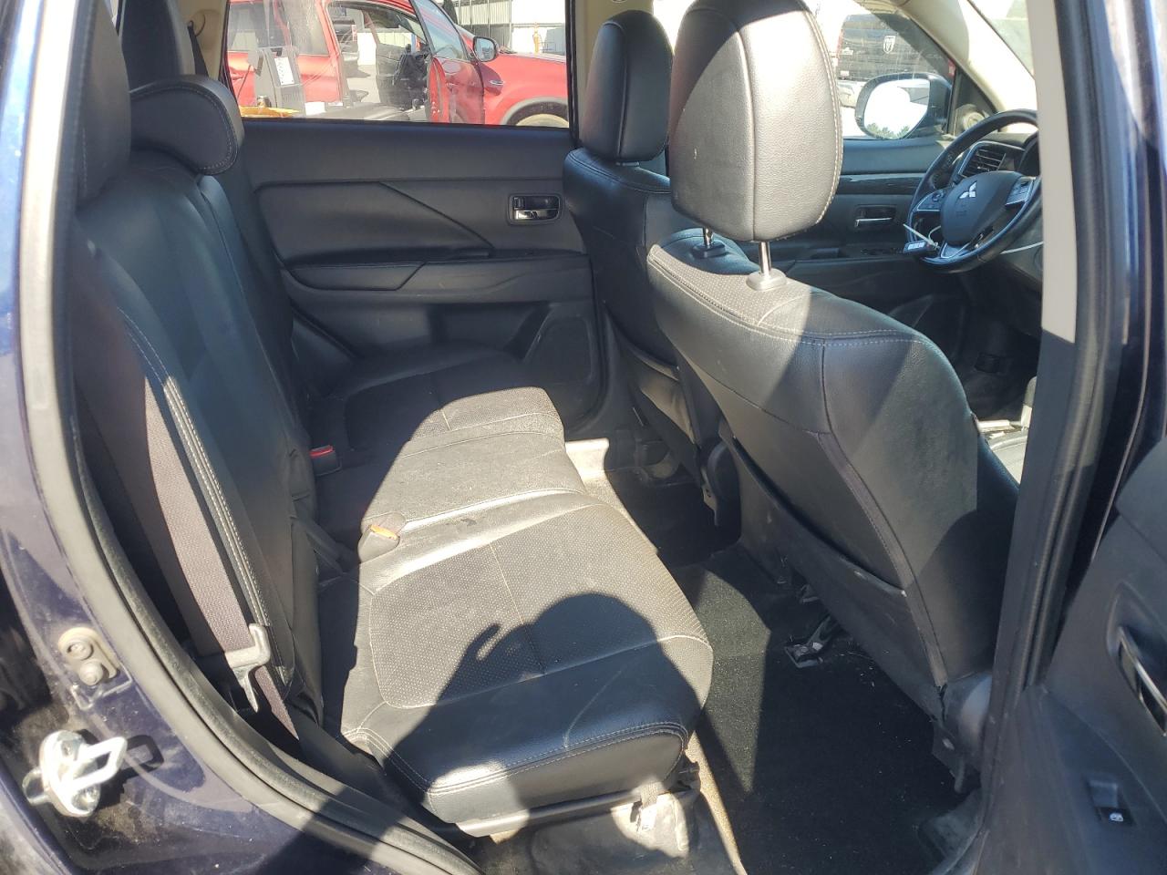 MITSUBISHI OUTLANDER SE