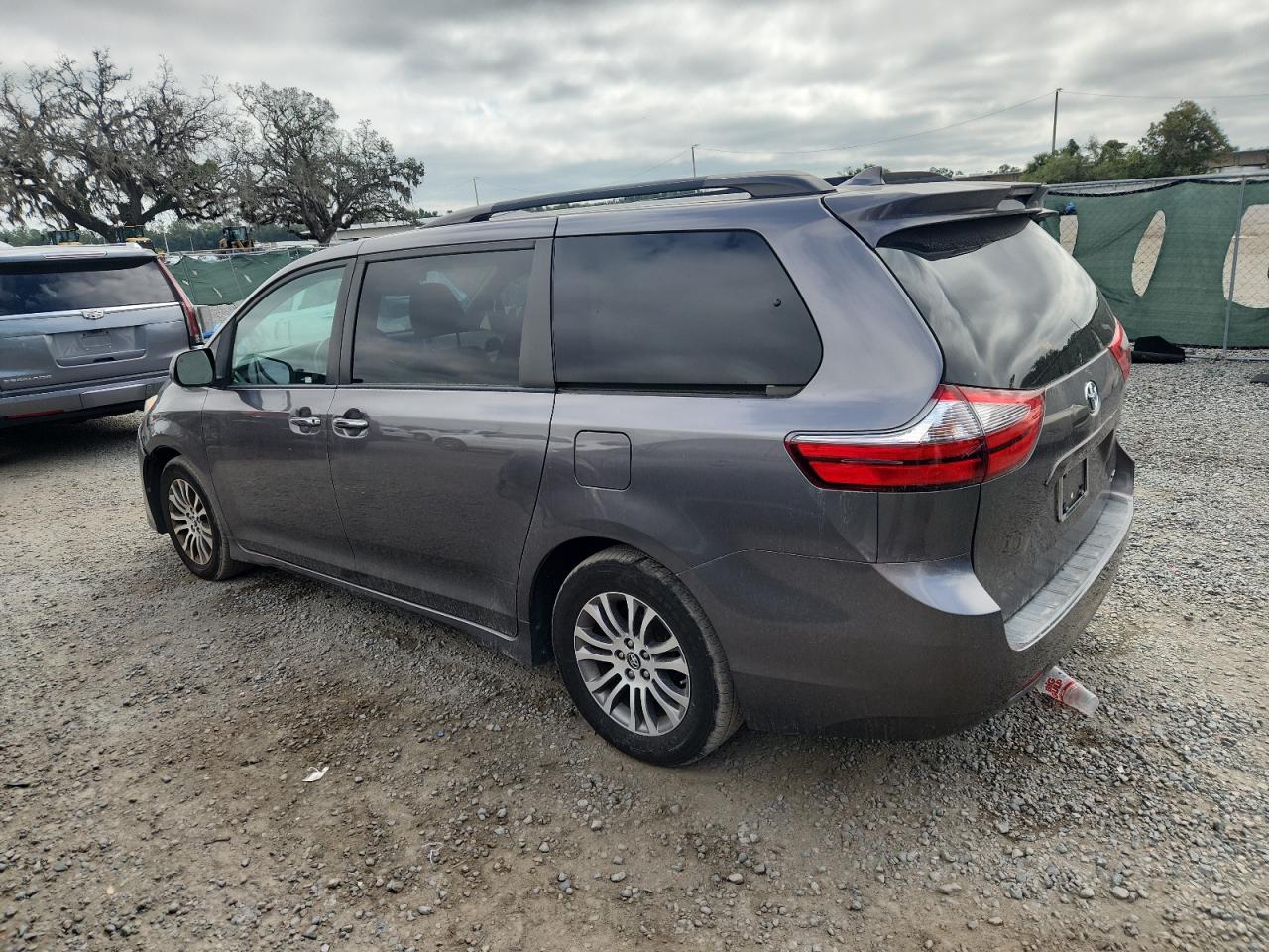 TOYOTA SIENNA XLE
