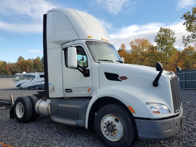 Global Auto Auctions: 2016 PETERBILT TRACTOR 579