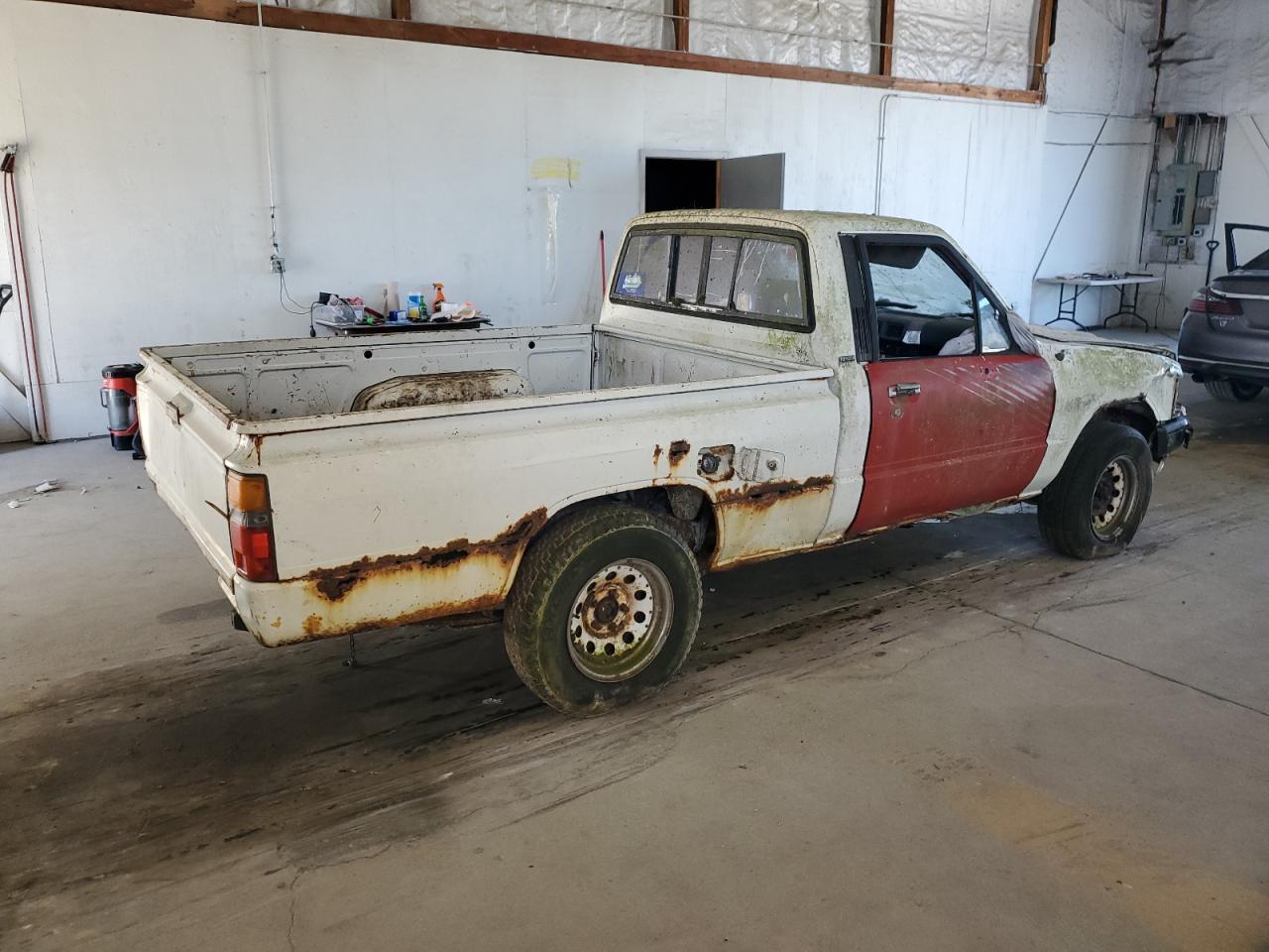 Lot #3269062071 1988 TOYOTA PICKUP 1/2