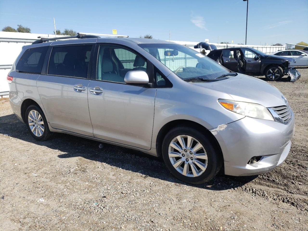 TOYOTA SIENNA XLE