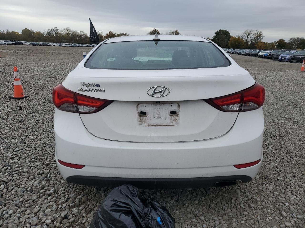 HYUNDAI ELANTRA SE