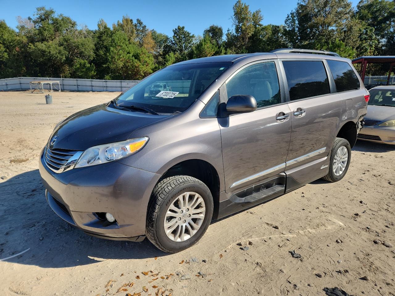 TOYOTA SIENNA XLE