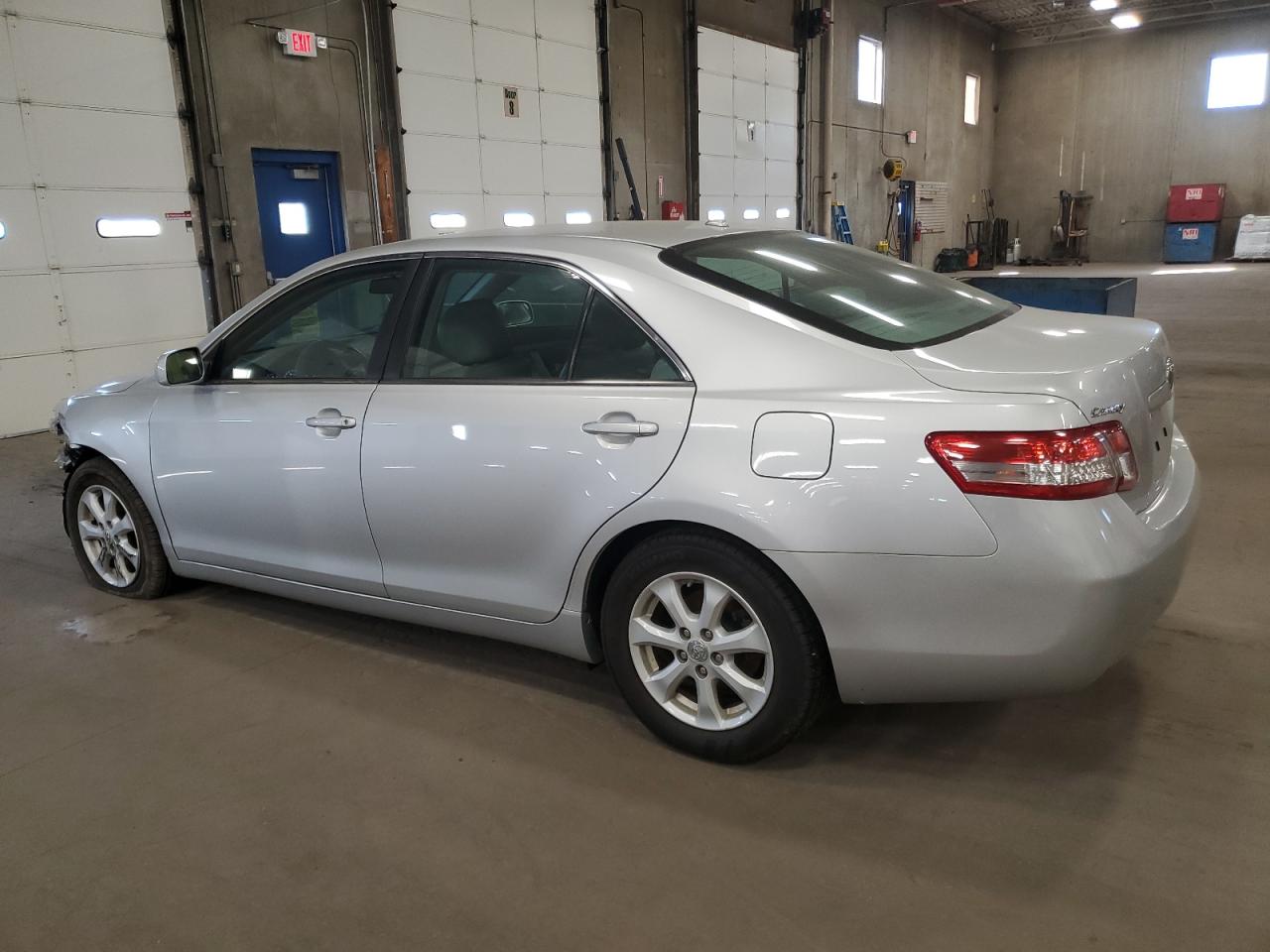 TOYOTA CAMRY BASE
