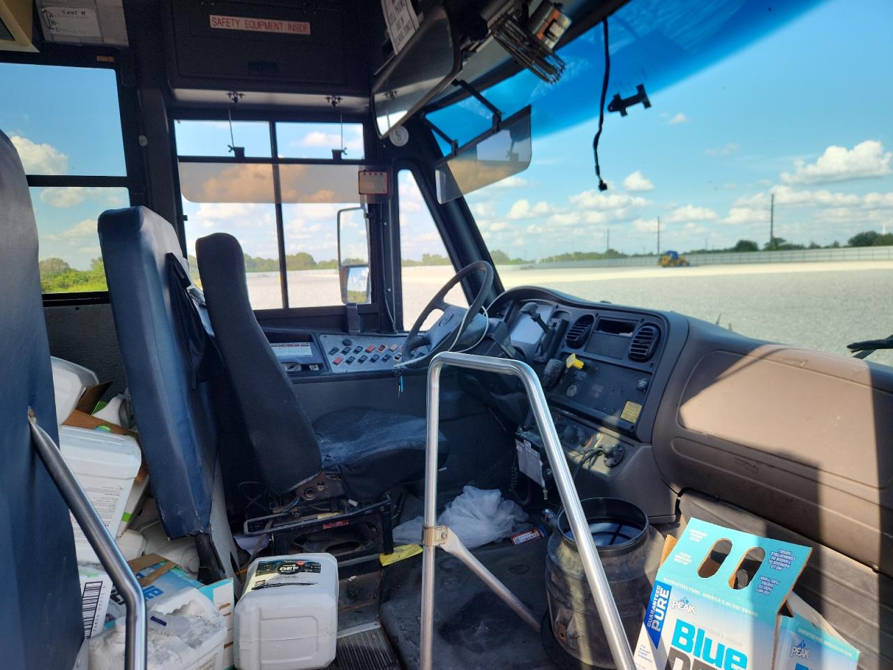 Lot #3287412364 2009 THOMABUSES SAF-T-LINER C2