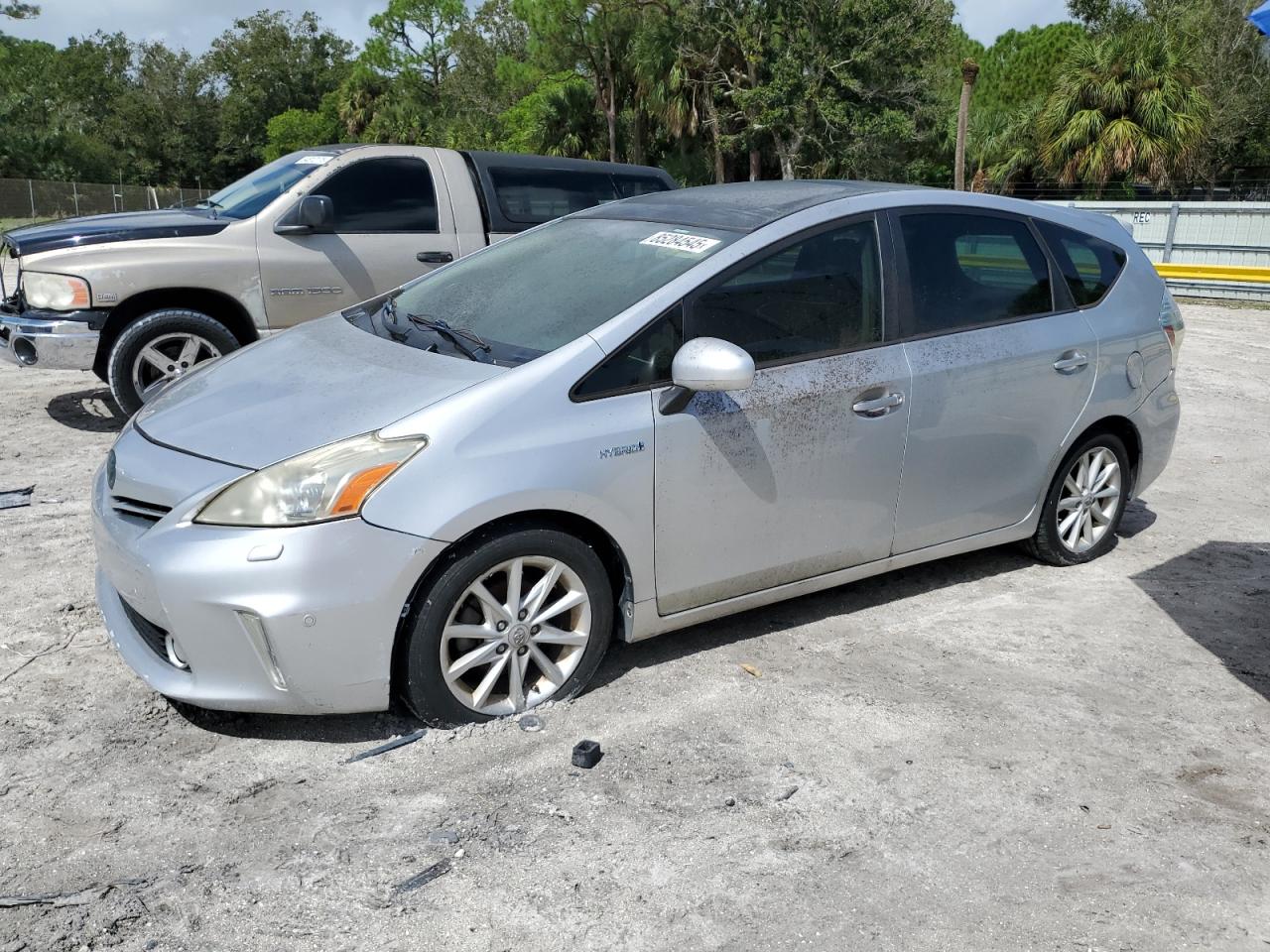 TOYOTA PRIUS V