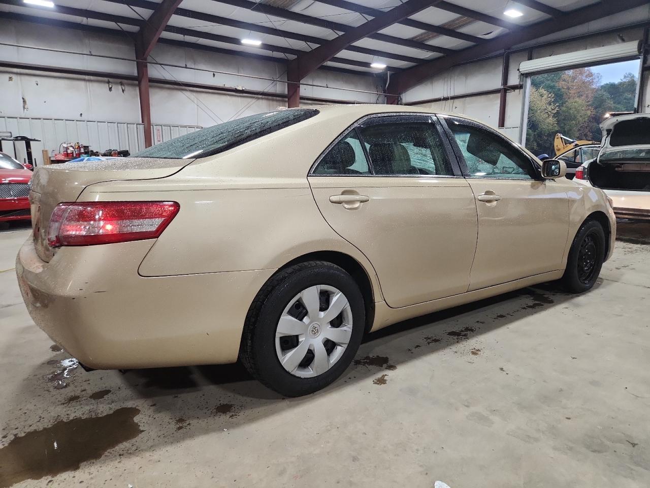 TOYOTA CAMRY BASE