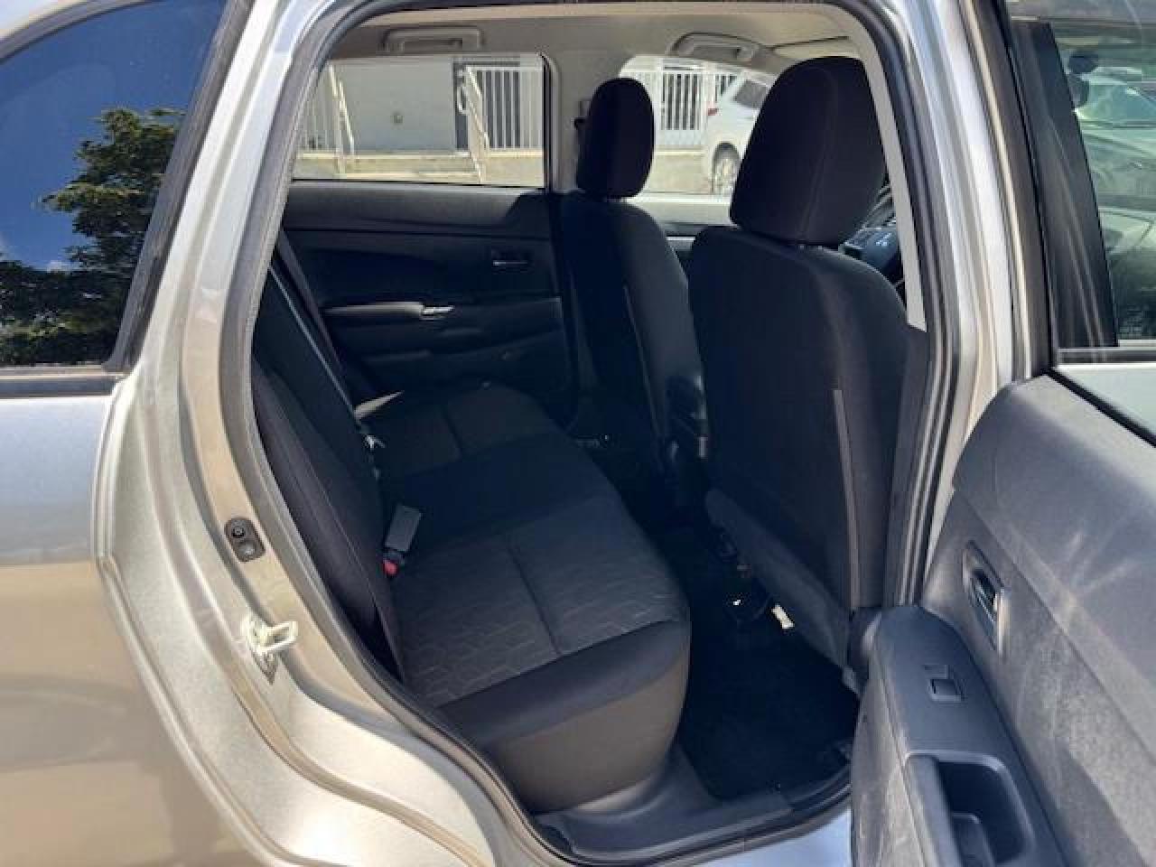 MITSUBISHI OUTLANDER ES