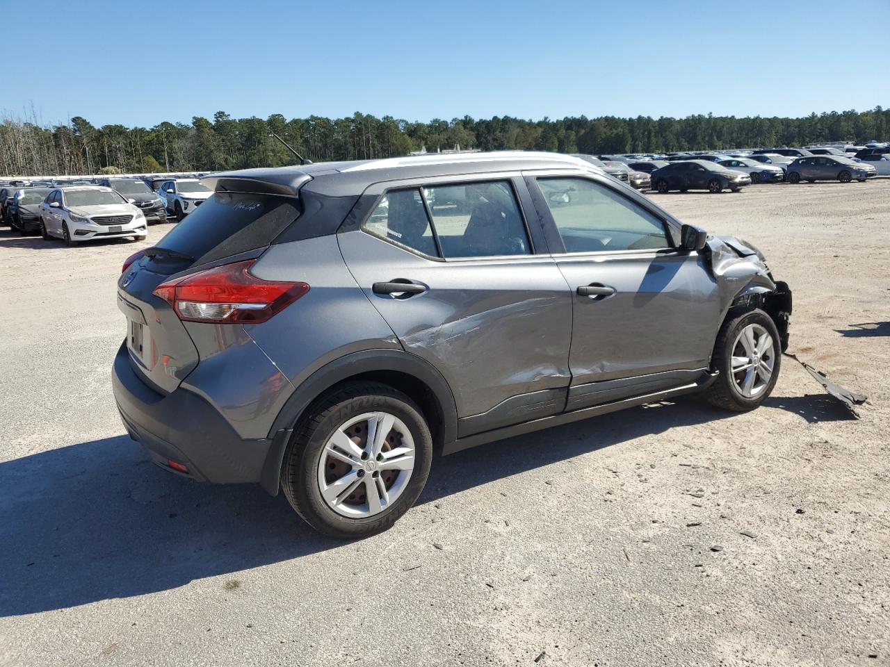 NISSAN KICKS S