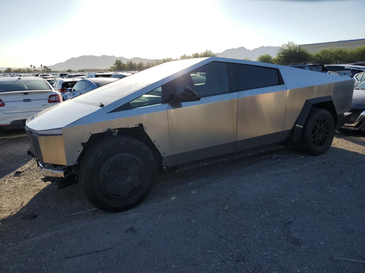 TESLA CYBERTRUCK