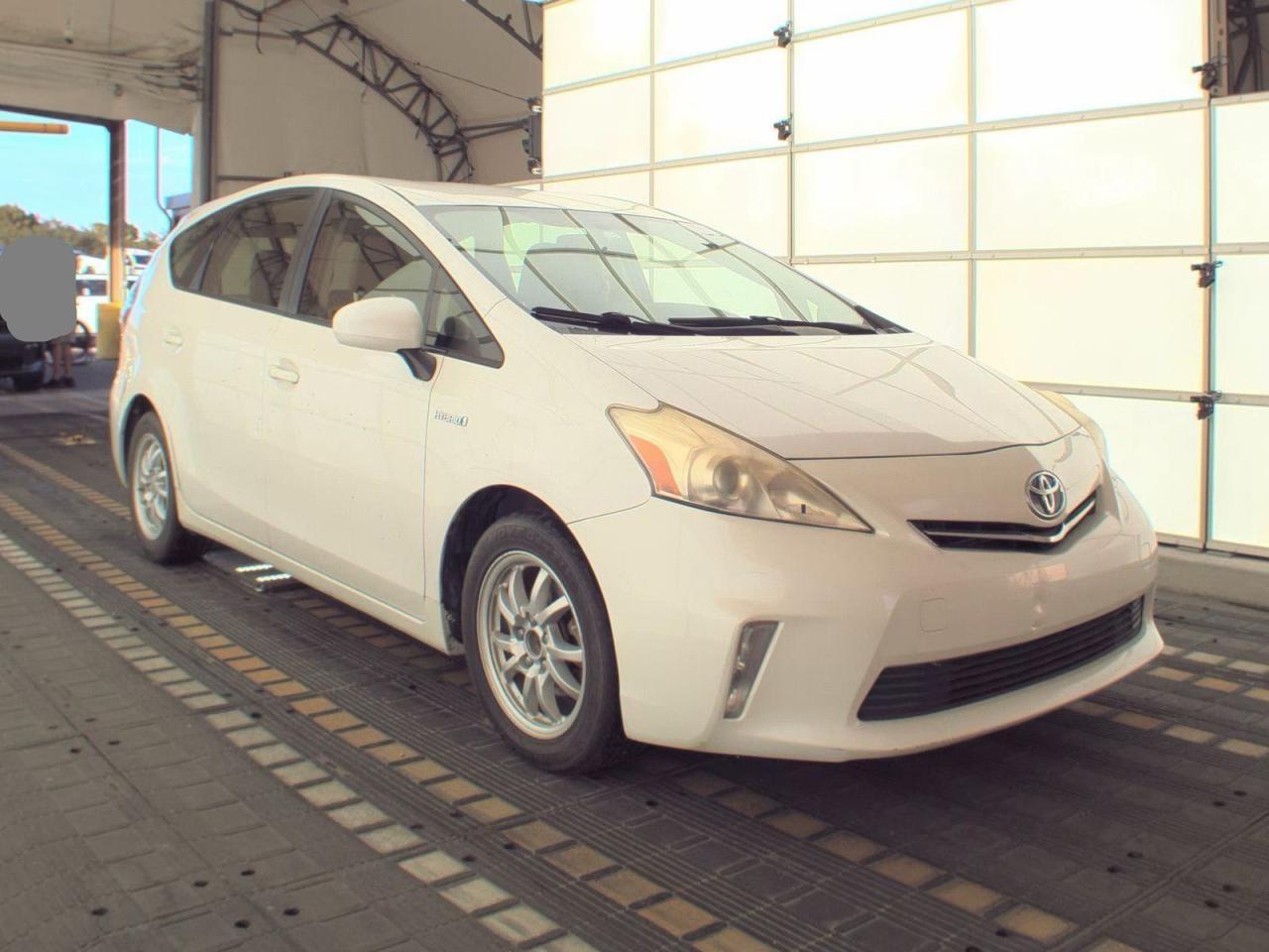 TOYOTA PRIUS V