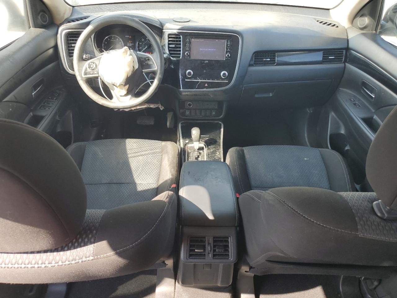 MITSUBISHI OUTLANDER SE