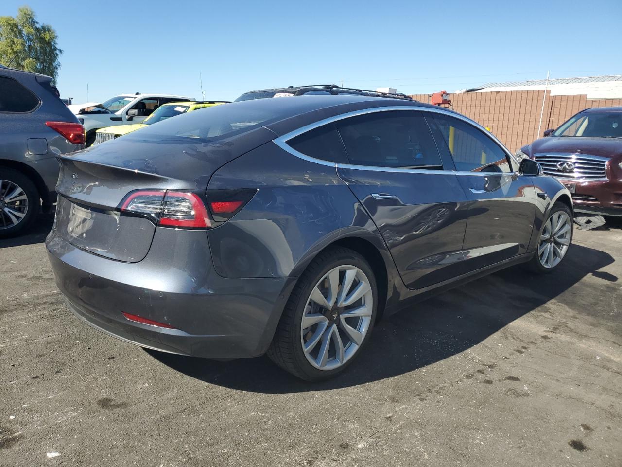 TESLA MODEL 3