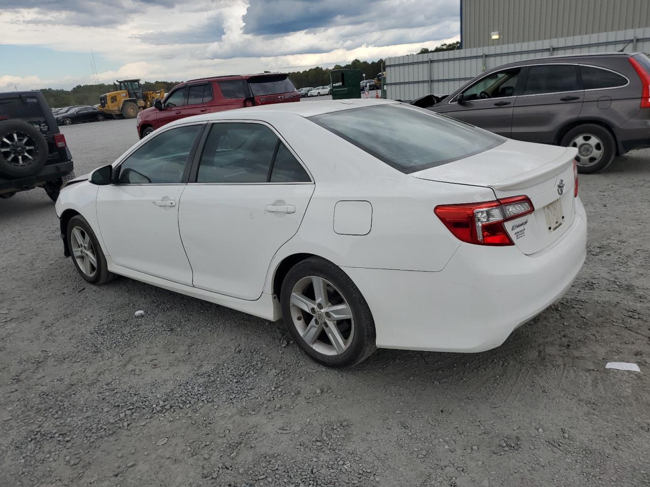 TOYOTA CAMRY BASE