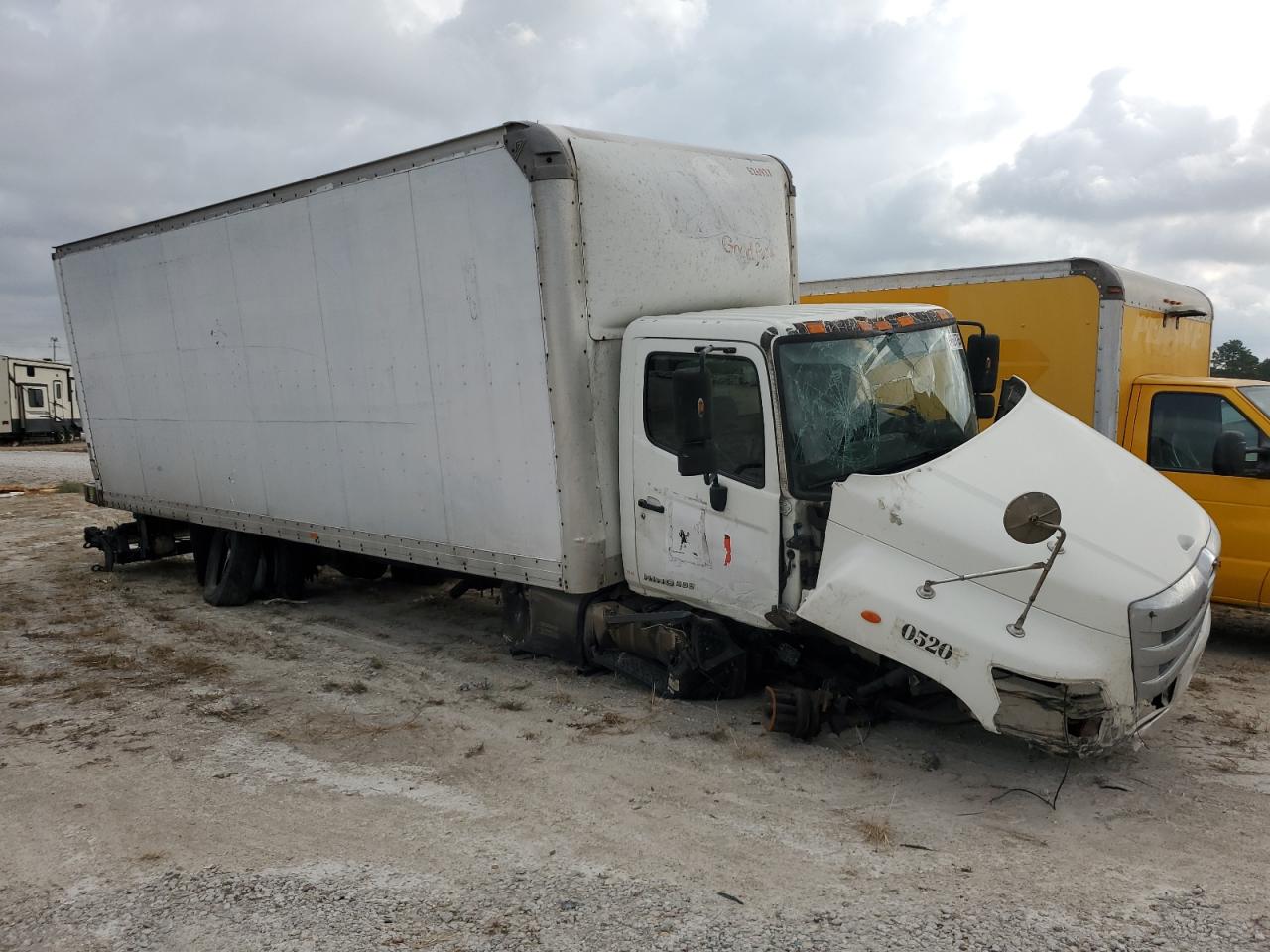 Lot #3268843237 2012 HINO 258/268