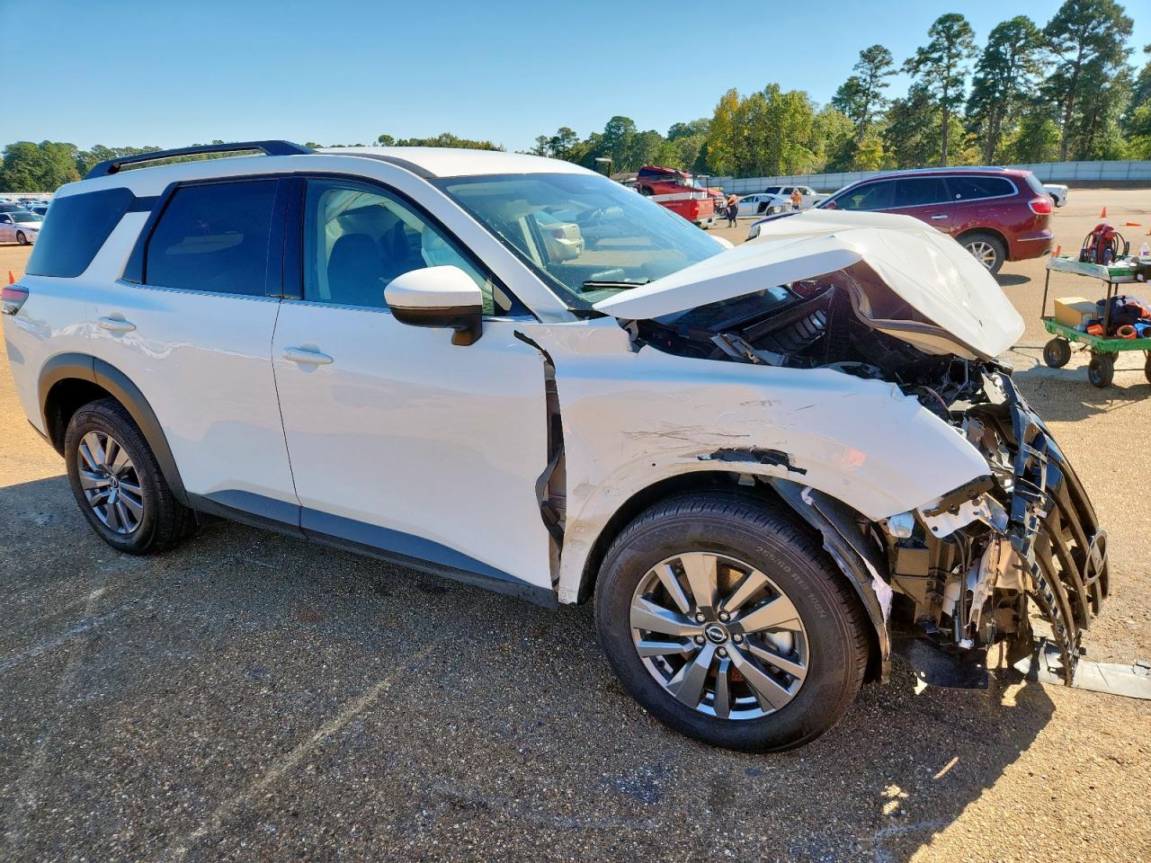 NISSAN PATHFINDER SV